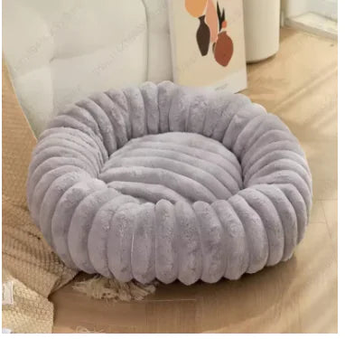 Cozy Plush Pet Haven - Warm Winter Kennel