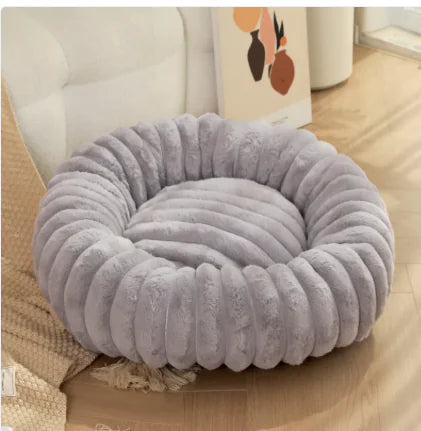 Cozy Plush Pet Haven - Warm Winter Kennel
