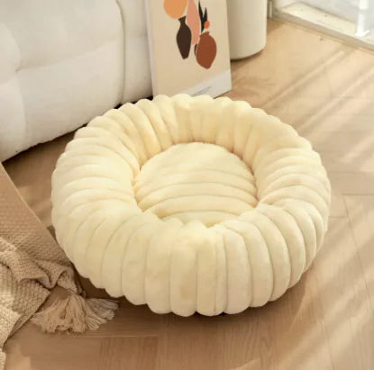 Cozy Plush Pet Haven - Warm Winter Kennel