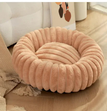 Cozy Plush Pet Haven - Warm Winter Kennel