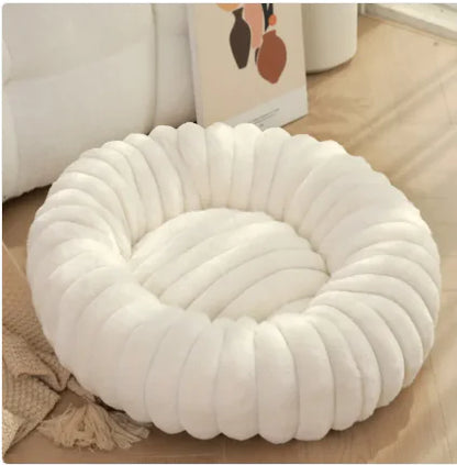 Cozy Plush Pet Haven - Warm Winter Kennel